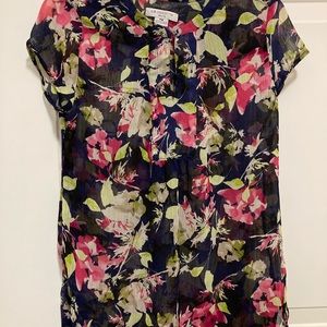 Medium Liz Claiborne sheer navy floral top